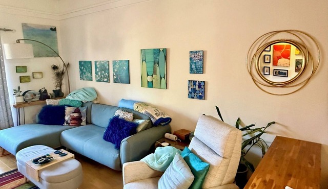 Tranquil 1-bedroom condo with AC, pool and hot tub on a quiet hillside