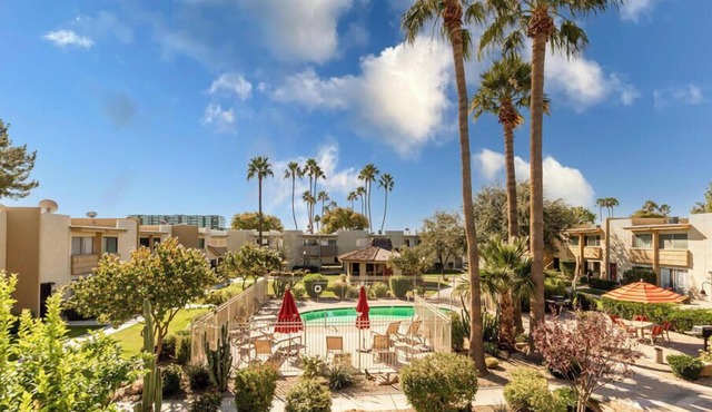 Tranquil 2-bedroom condo, lots of sunshine in Old Town Scottsdale