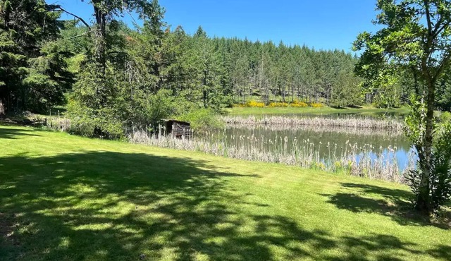 Tranquil Lakeside Homenn