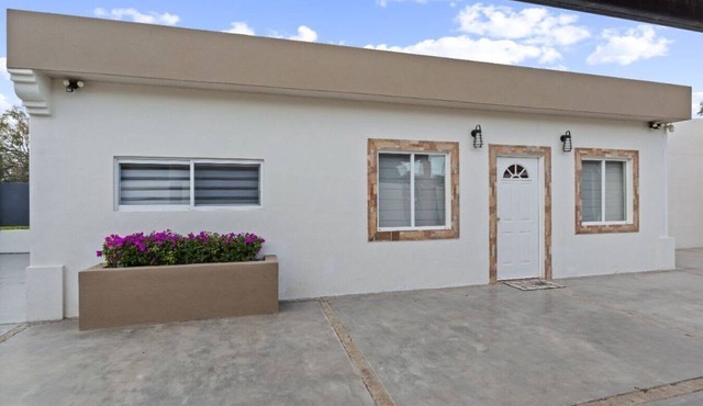 Tranquil Studio, Steps to the Beach + Parking
