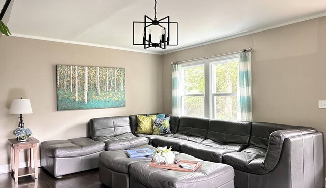 Tranquility Cottage · Private Peaceful Surroundings Near HPU and Everything!
