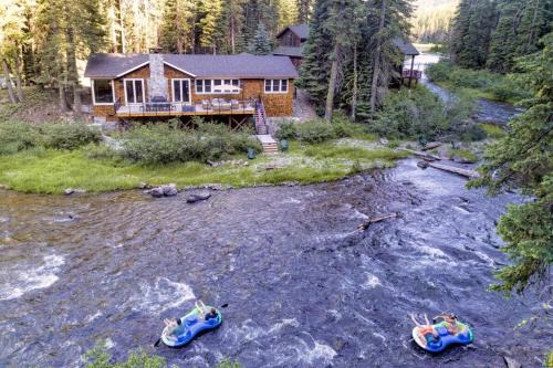 Truckee River House Sleeps 14 Minutes to Palisades