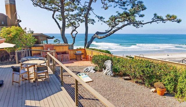 Tutu's Surf House - Views and beach access: one of a kind!