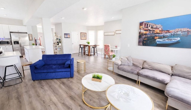 Two king suites, four bedrooms 3.5 bath