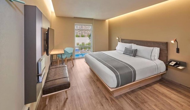 Two Rooms in Ensenada | Rooftop Pool & Free Breakfast