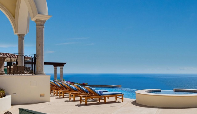 Ultra Luxe Pedregal Villa w/70ft Infinity Pool, Spa, Chef & Bartender, & Views