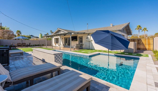 Unbeatable Scottsdale location mins from all the shops, bars & best restaurants!