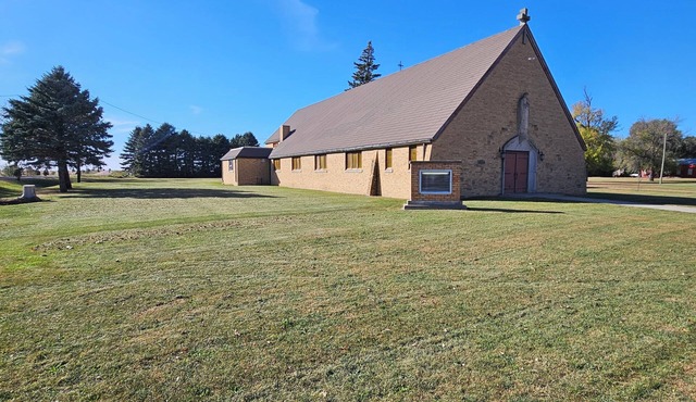 unique 3BR lodge w/basic amenities & two RV's on 1.58 acres in beautiful Oldham in Oldham