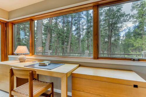 Unique & secluded forest home with pool hot tubs tennis sauna & basketball