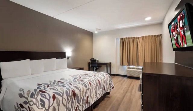 Unwind After the Road in Clean, Pet-Friendly Room Near Key Tucson Sites