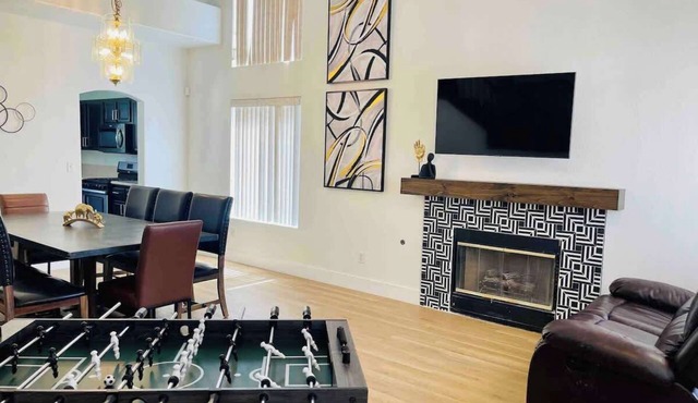Unwind in Unique Pool Home-8 mile 2strip