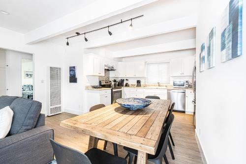 Updated 2Br Cottage One House From Beach - Super Central By Beachview Rentals