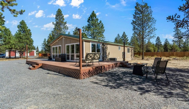 Updated Beauty has Queen Suite, Acreage, Pickleball Court and Peacocks!