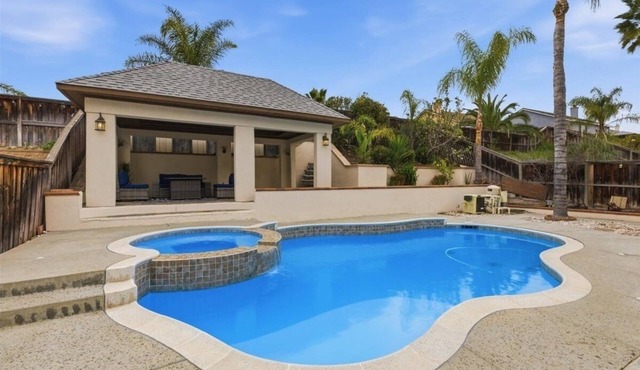 Upscale Family Retreat 5BR/3BA w/Pool 30 day Stay