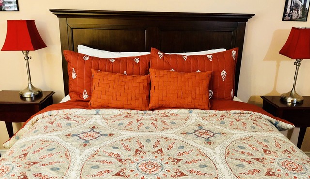 Upscale Fully Furnished Condo for Monthly Vacation Rentals
