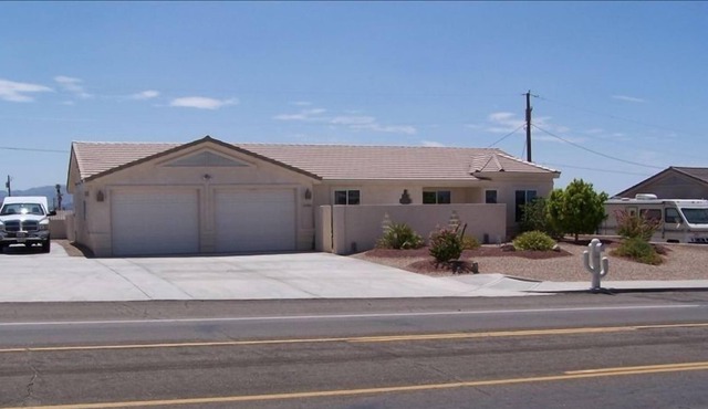 Upscale Lakeview Havasu Winter Home with Pool and Spa