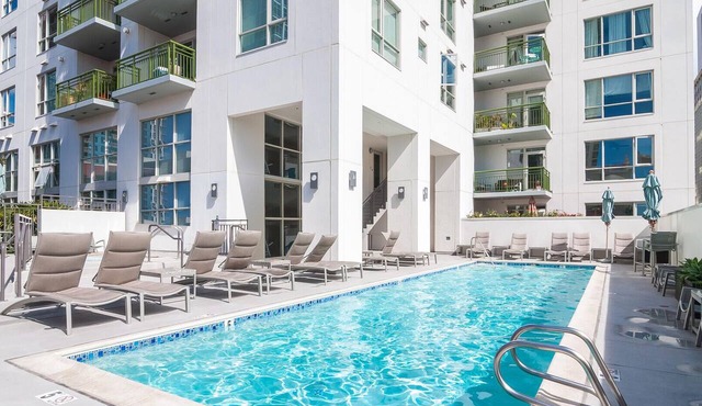 Urban Hi-Tech 2 BR Escape in Little Italy~Near Bay, Gas Lamp & Beaches!
