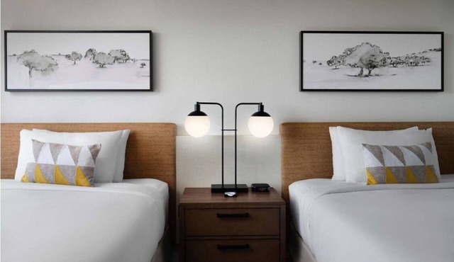 Vacation Awaits! Pool & Jacuzzi, Short Drive to Balboa Pier and Newport Beach