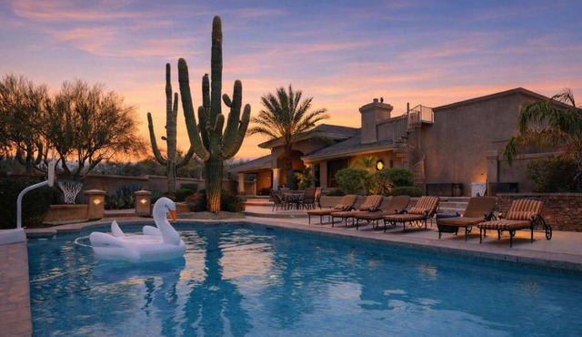 Valley View Villa - Resort Style Backyard - Heated Pool