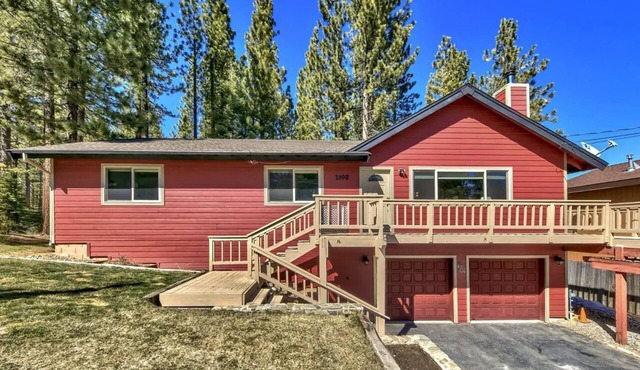 Views! Private forest and trails! Luxury