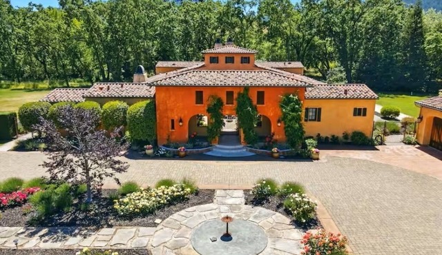 Villa Colibri, by Vinifera Homes