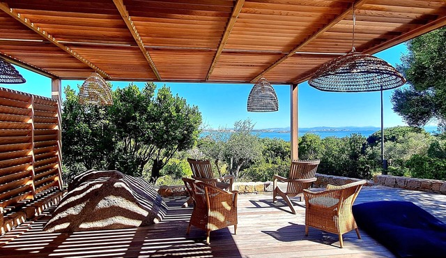 "villa D'exception Avec Vue Imprenable sur la Mer et Accès Direct à la Plage" in Bonifacio