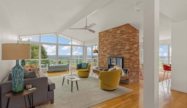 Vino Vista - Mid-Century Stunning Views w Deck