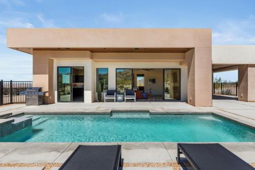 Vista B at Panorama Villas by Fieldtrip - Luxury 2br w Pool and Views