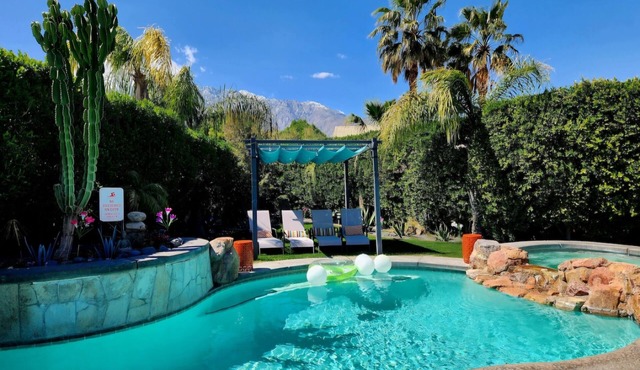 Vista View -Fun in the Sun! Just minutes from Downtown Palm Springs and Tram