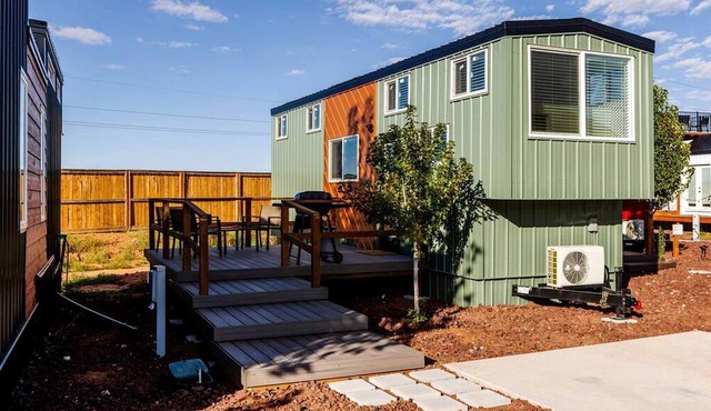 Vistas of Zion: Tiny Home Sanctuary with Unforgettable Views in Apple Valley