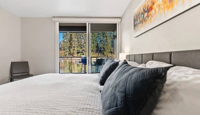 Wake Up to Water: Scenic 3BR Lakefront Retreat