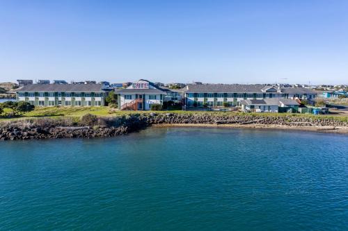 Waldport Bayfront Hotel & Restaurant