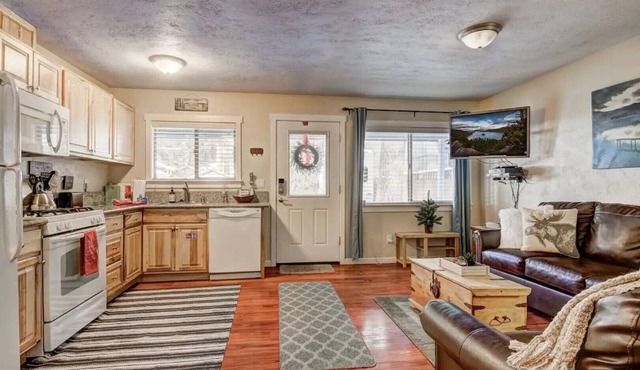 Walk 2 Lake & Beaches Dining Shopping from your LakeHouse