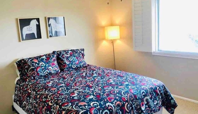 Walk or Bike to Old Town Scottsdale in a Quiet, Clean & Contemporary Sanctuary