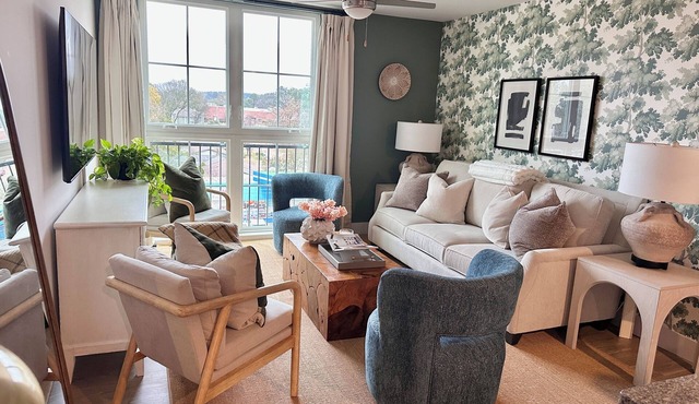WALK TO THE BASEBALL STADIUM AND THE SQUARE! Sleeps 7, stocked fridge and snacks