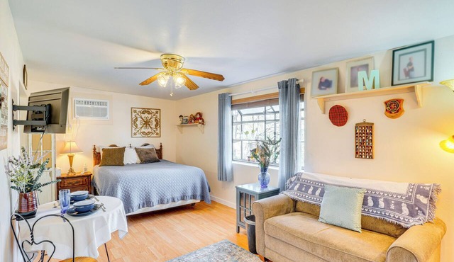 Walkable Studio w/Patio in Tucson!