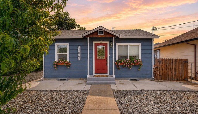 Walkable to Pumpkin Farm & Hop Riot, right in town