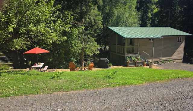 Walking distance to Selway River. Fishing, hiking, rafting, hunting, relaxation.