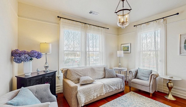 Water-view upstairs Victorian home near the bay - walk to the heart of town