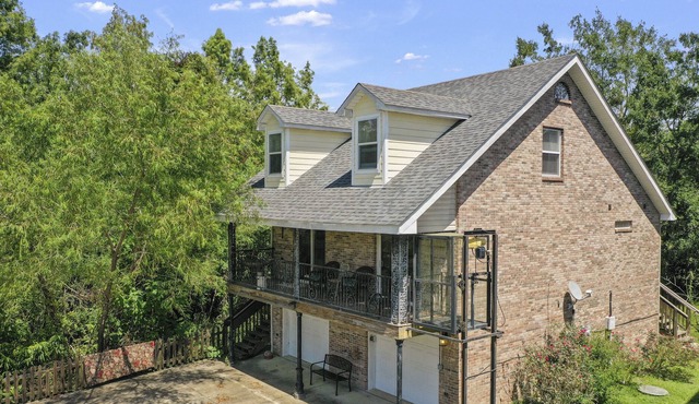 Waterfront home close to Downtown Ocean Springs!