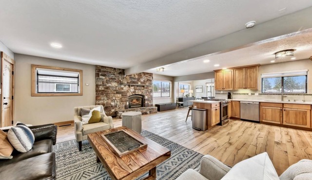 Waterfront Retreat - Pets, Hot Tub, BBQ