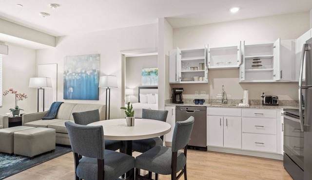 WaterWalk Extended Stay by Wyndham Kansas City - Overland Pk