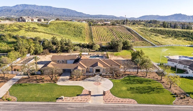 Welcome to Love at First Syrah! Single Story home w/pool/spa/7 bedrooms & more!