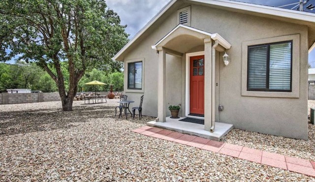 White Spar Cottages Near Whiskey Row, Prescott Courthouse. Large Parking Area.