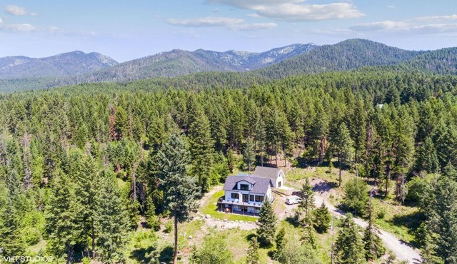 Wilderness Retreat-Gorgeous home on 5+ acres with amazing views