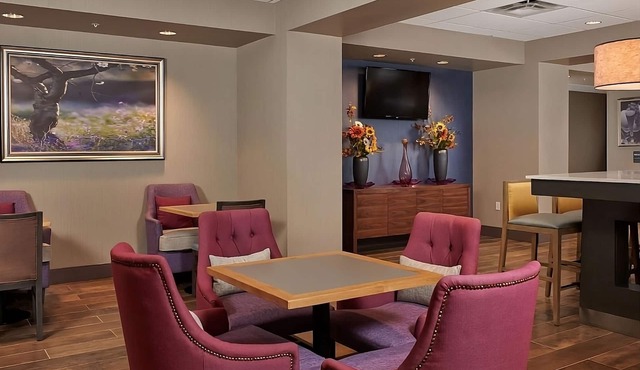 Wine Country Getaway in Sherwood! Indoor Pool, Free Breakfast, Pets Allowed!