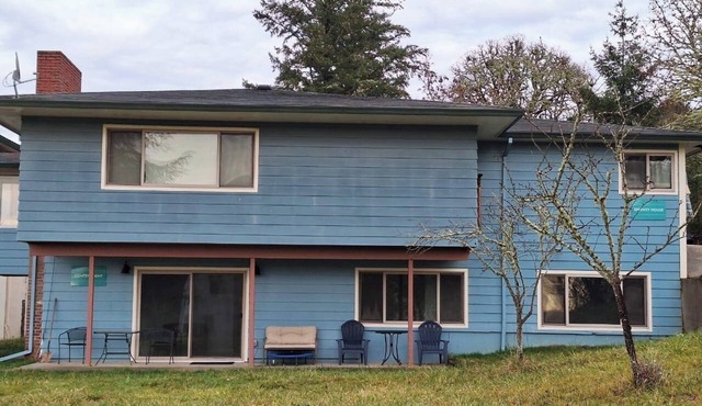 Wine Country Retreat Near Hagg Lake | 4 Queen Beds | Pet Friendly