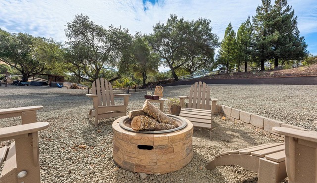 Wine country retreat-Entire guesthouse with pool, hot tub and gym, close to NAPA