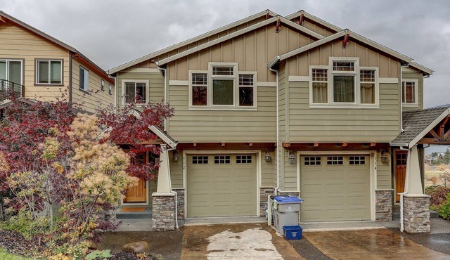 Wonderful Cottage with Incredible Views in Hood River, Oregon