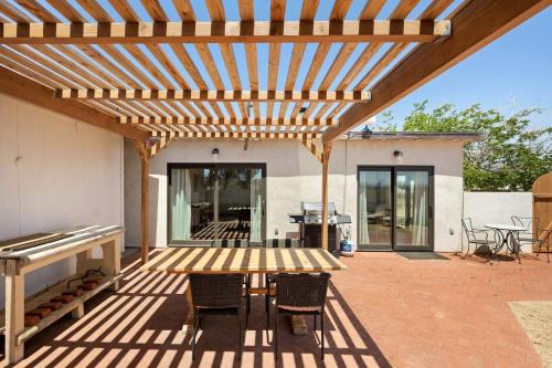 Wonderful Cottage with Barbecue and Gorgeous Desert Views in Yucca Valley, California
